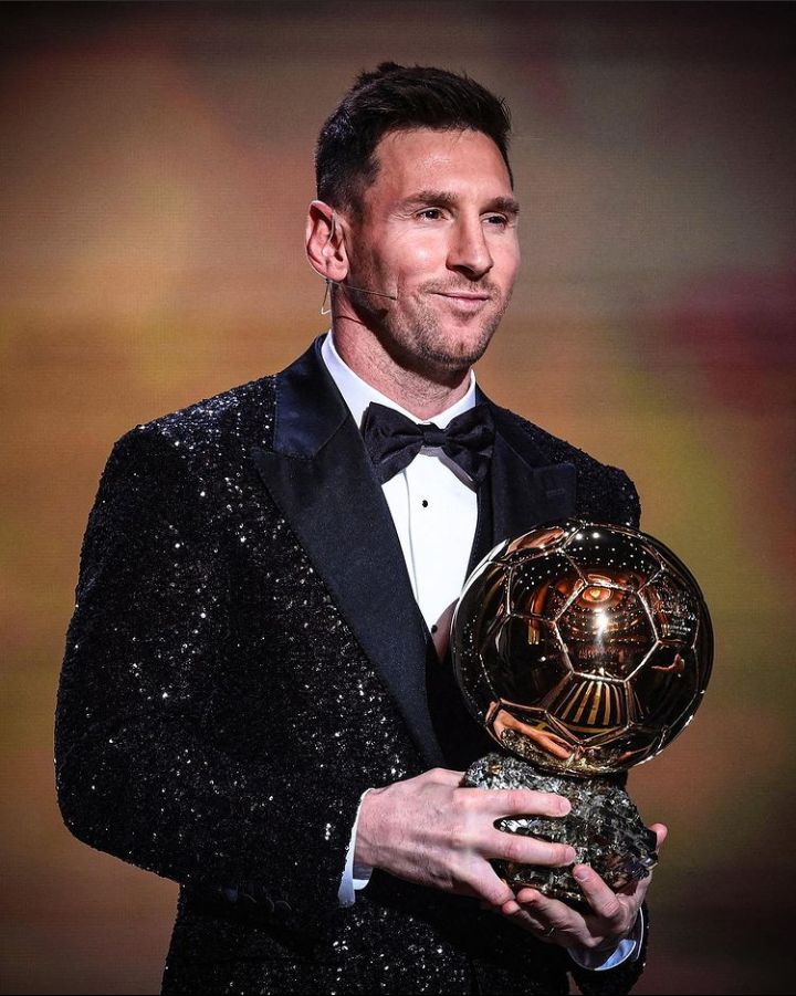 Lionel Messi wins the 2021 men’s Ballon D’or for a record-extending 7th time!