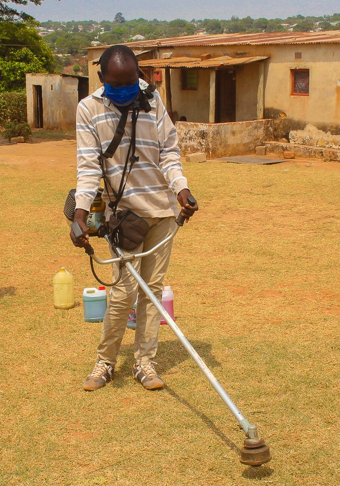 MONEY GROWS ON GRASS FOR SOLWEZI LAWN MANICURER