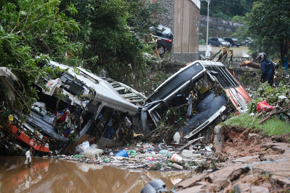 HEAVY RAIN LEAVES AT LEAST 34 DEAD