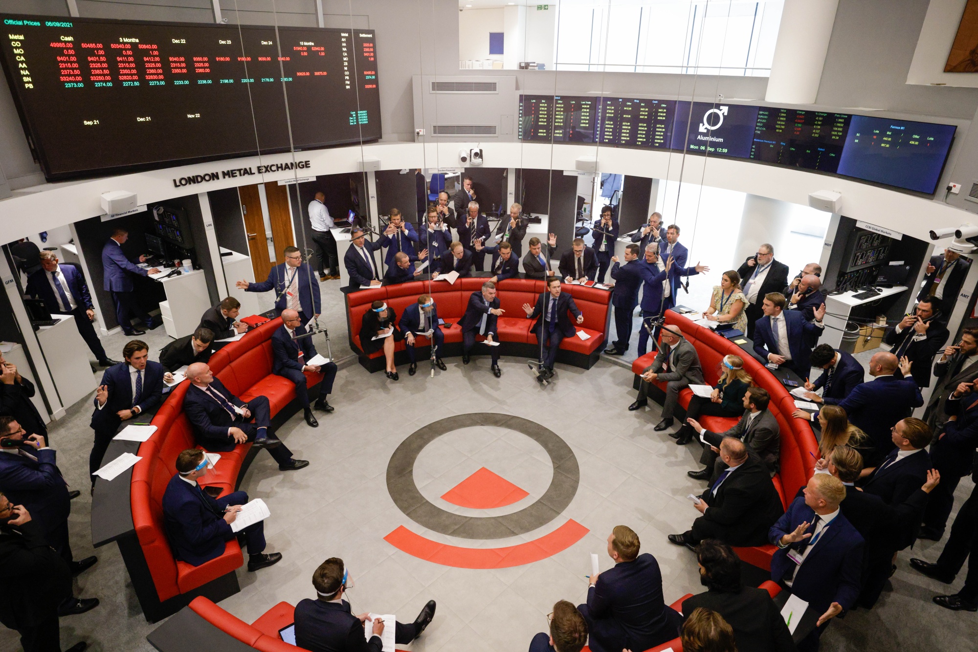 LONDON METAL EXCHANGE WRESTLES OVER OPENING ON QUEEN’S FUNERAL