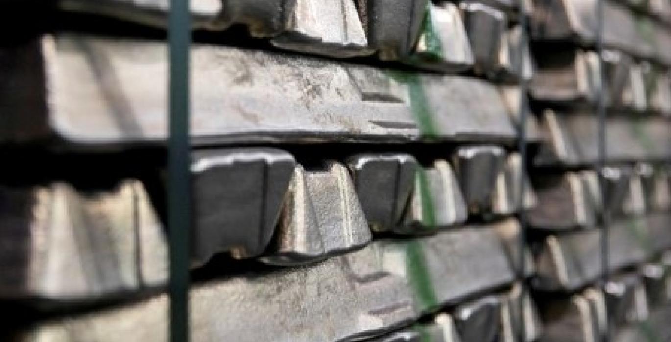 Copper, aluminium fall as markets brace for US rate hikes