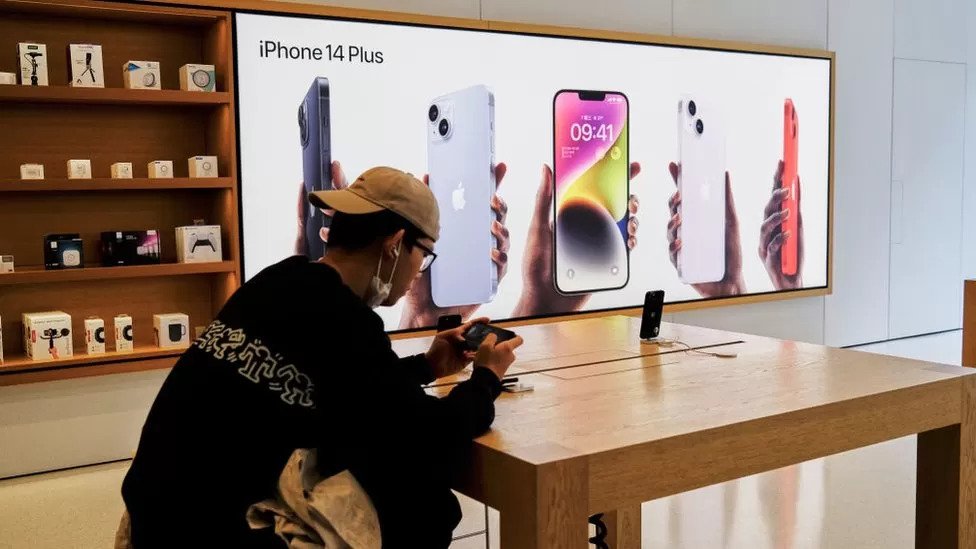 iPhone shipments delayed over China Covid lockdown