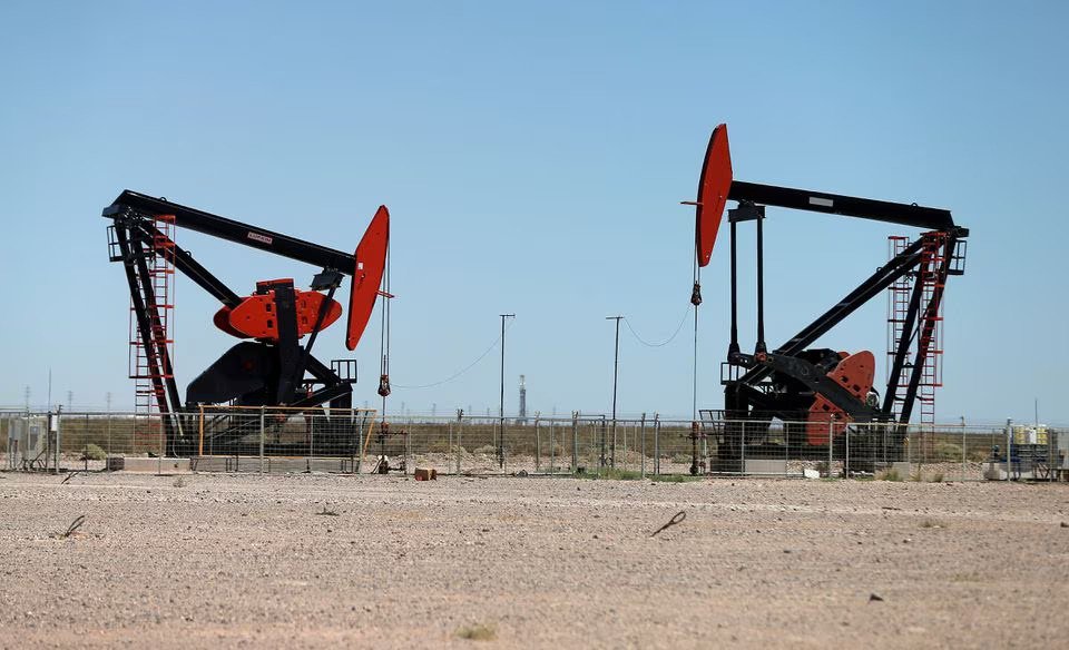 Oil falls as concerns about China outweigh extended cuts