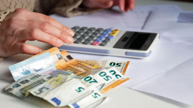 Irish economy returns to growth